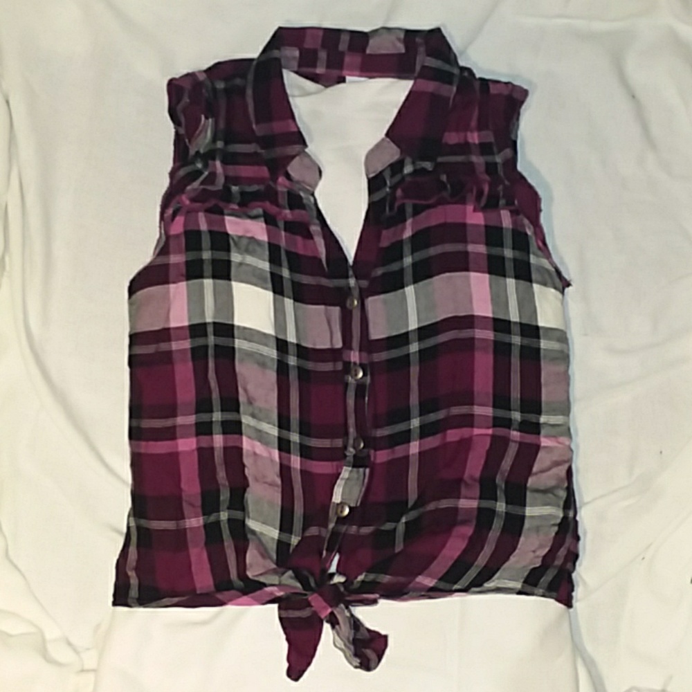 Really Cute sleeveless shirt